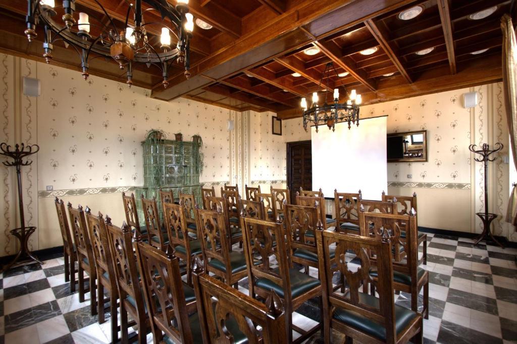 Hotel Castel Dracula Piatra Fantanele Eksteriør billede