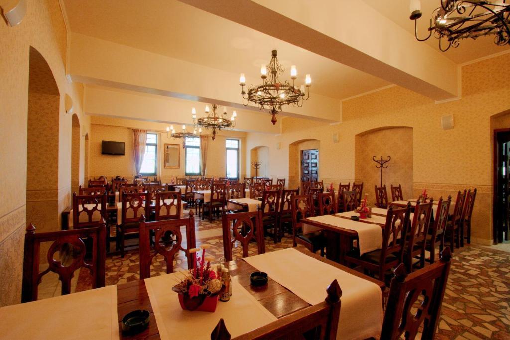Hotel Castel Dracula Piatra Fantanele Eksteriør billede