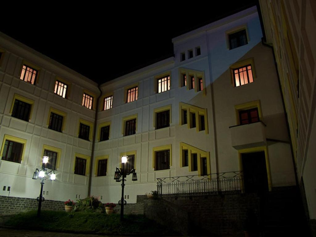 Hotel Castel Dracula Piatra Fantanele Eksteriør billede