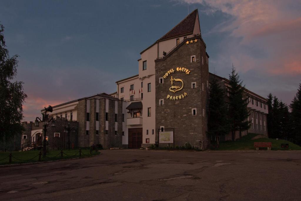 Hotel Castel Dracula Piatra Fantanele Eksteriør billede