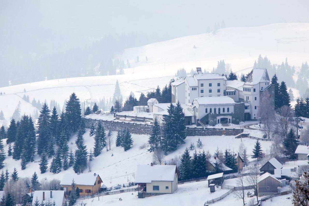 Hotel Castel Dracula Piatra Fantanele Eksteriør billede